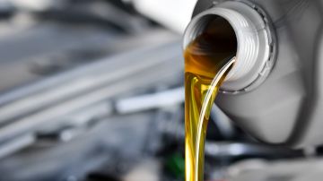 Atento a las razones que fundamental el uso del aceite para el motor de tu coche
