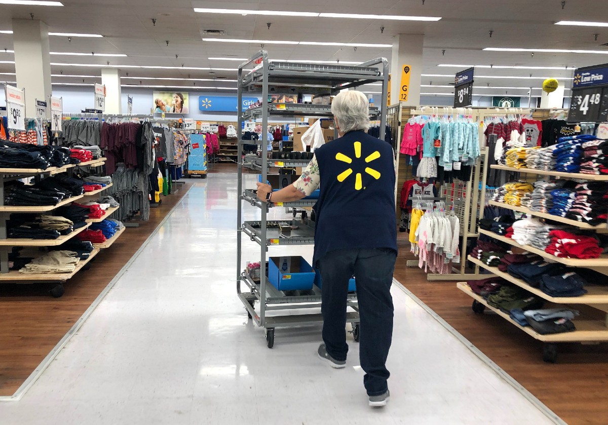 Walmart aumentará el salario de sus trabajadores a partir de febrero 2023 -  La Opinión