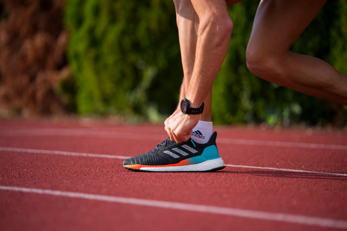 5 zapatos Adidas de hombre para correr en oferta en La Opinión