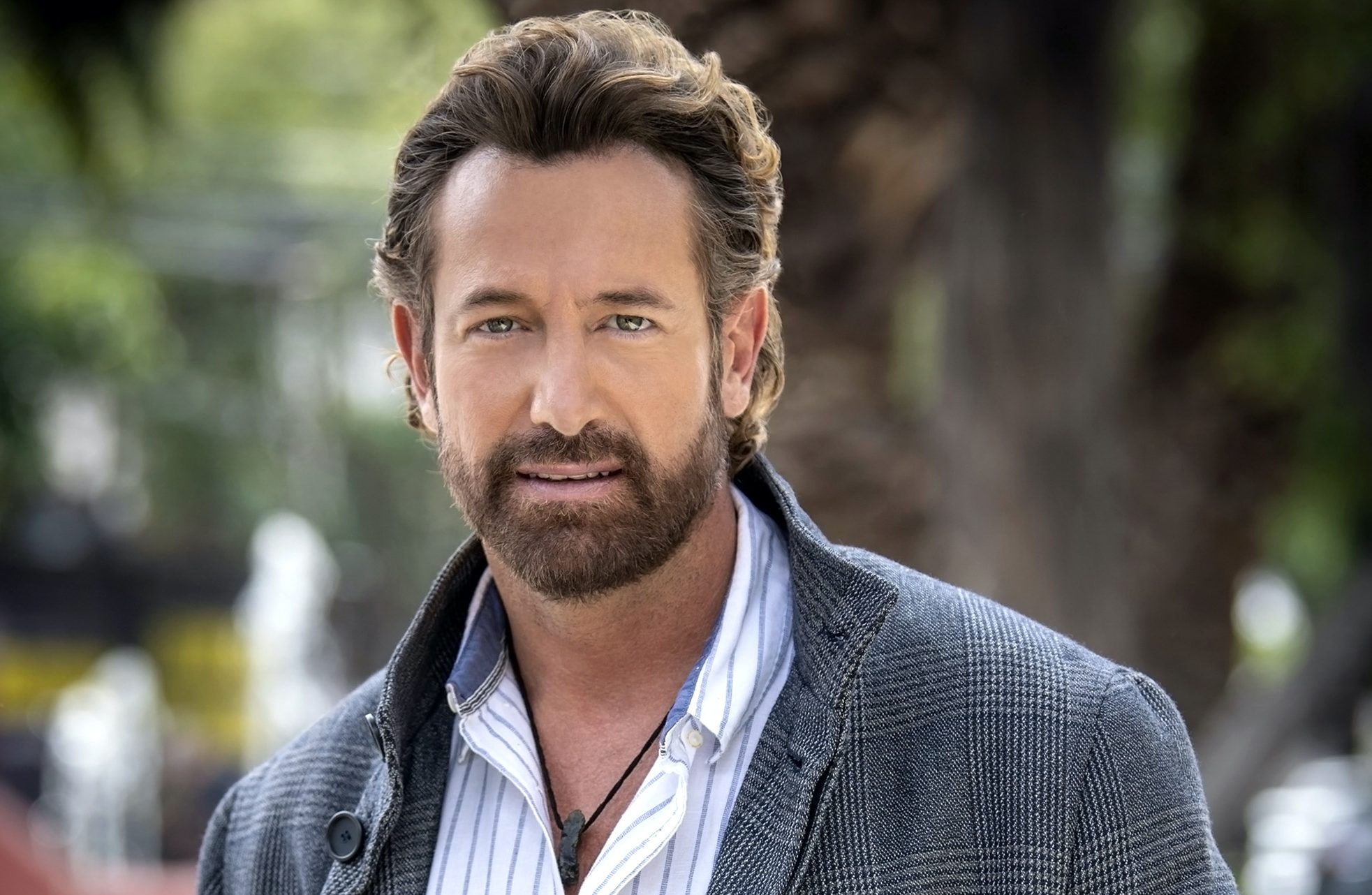 Gabriel Soto reta a la censura, se deja ver sin ropa en la playa y lo  presume en Instagram - La Opinión