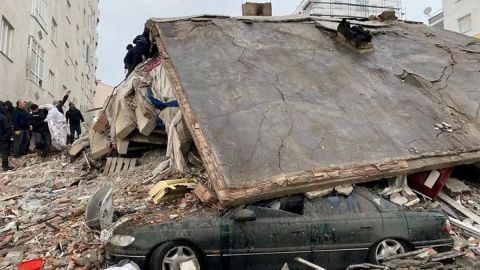 Terremoto en Turquía y Siria | "Pensamos que era el apocalipsis": cómo se vivieron los dos potentes terremotos que sacudieron ambos países