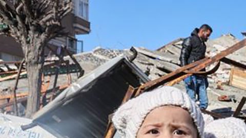 Terremoto en Turquía y Siria: las críticas al gobierno turco por su respuesta al terremoto, que ya deja más de 11.000 muertos