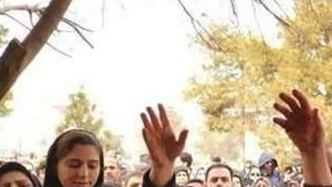 Las 650 niñas envenenadas en Irán para evitar que fueran a la escuela