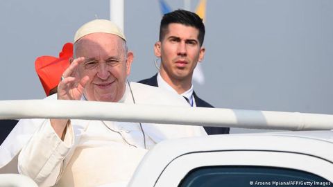 Papa expresa dolor por condena a obispo nicaragüense