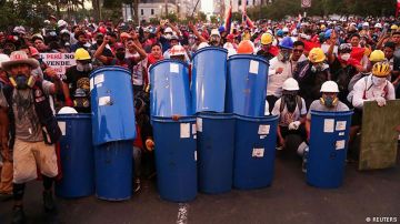 Miles de peruanos vuelven a protestar "con todas las sangres"