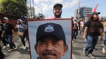 Sandinistas participan en una marcha en Managua en apoyo al gobierno de Daniel Ortega.