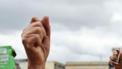 Miles protestan en contra de las reformas de Petro en Colombia