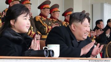 Kim Jong-un aparece de nuevo con su hija en un acto público
