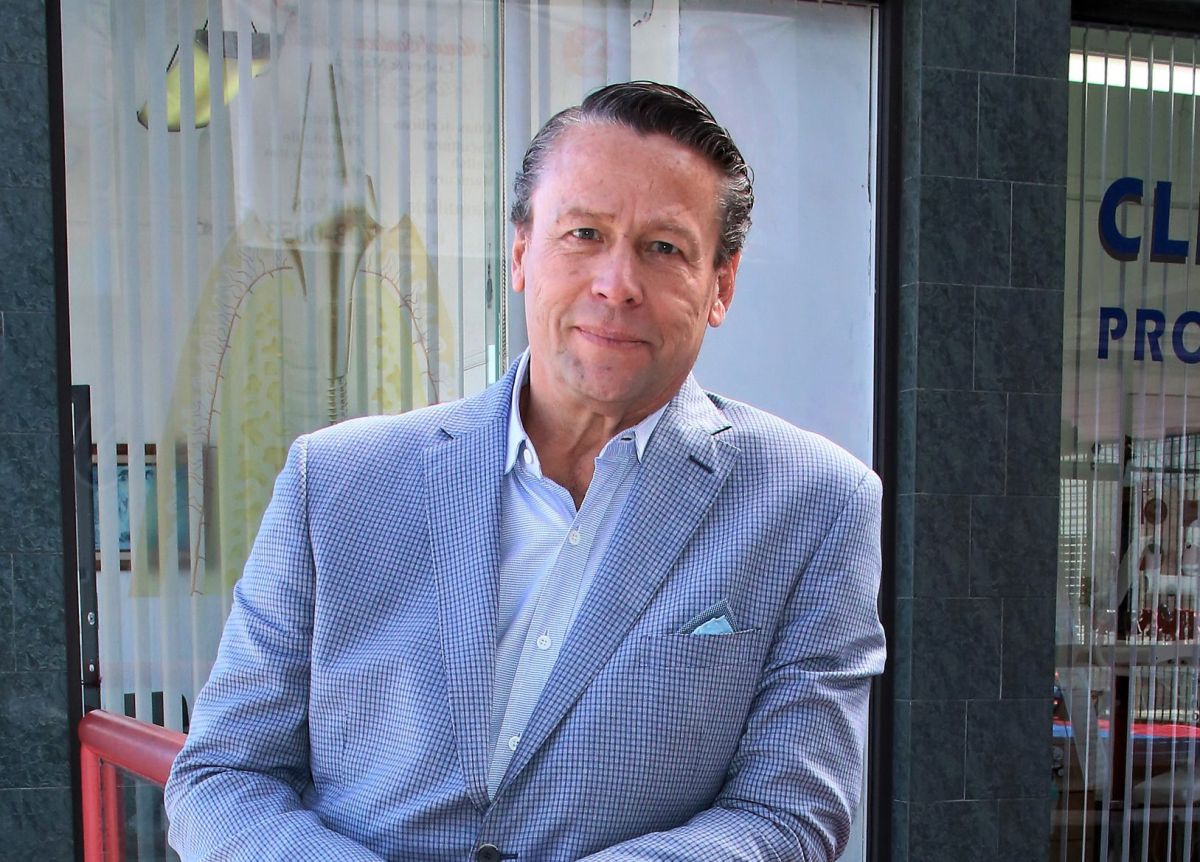 Alfredo Adame se compara con Kurt Cobain, vocalista de Nirvana, por una