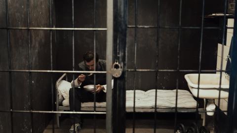 Adolescente acusado de apuñalar 114 a porrista de 13 años presume su asesinato dentro de la cárcel