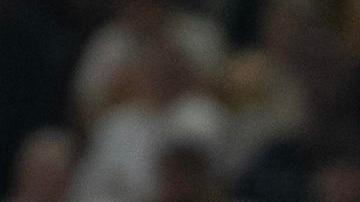 André-Pierre Gignac (i) de Tigres UANL disputa hoy el balón con Ventura Alvarado (d) del FC Juárez.