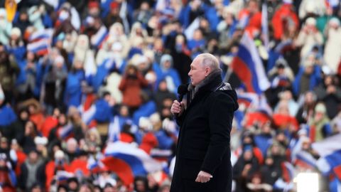 Aseguran que extras contratados asistieron al reciente evento masivo encabezado por Putin