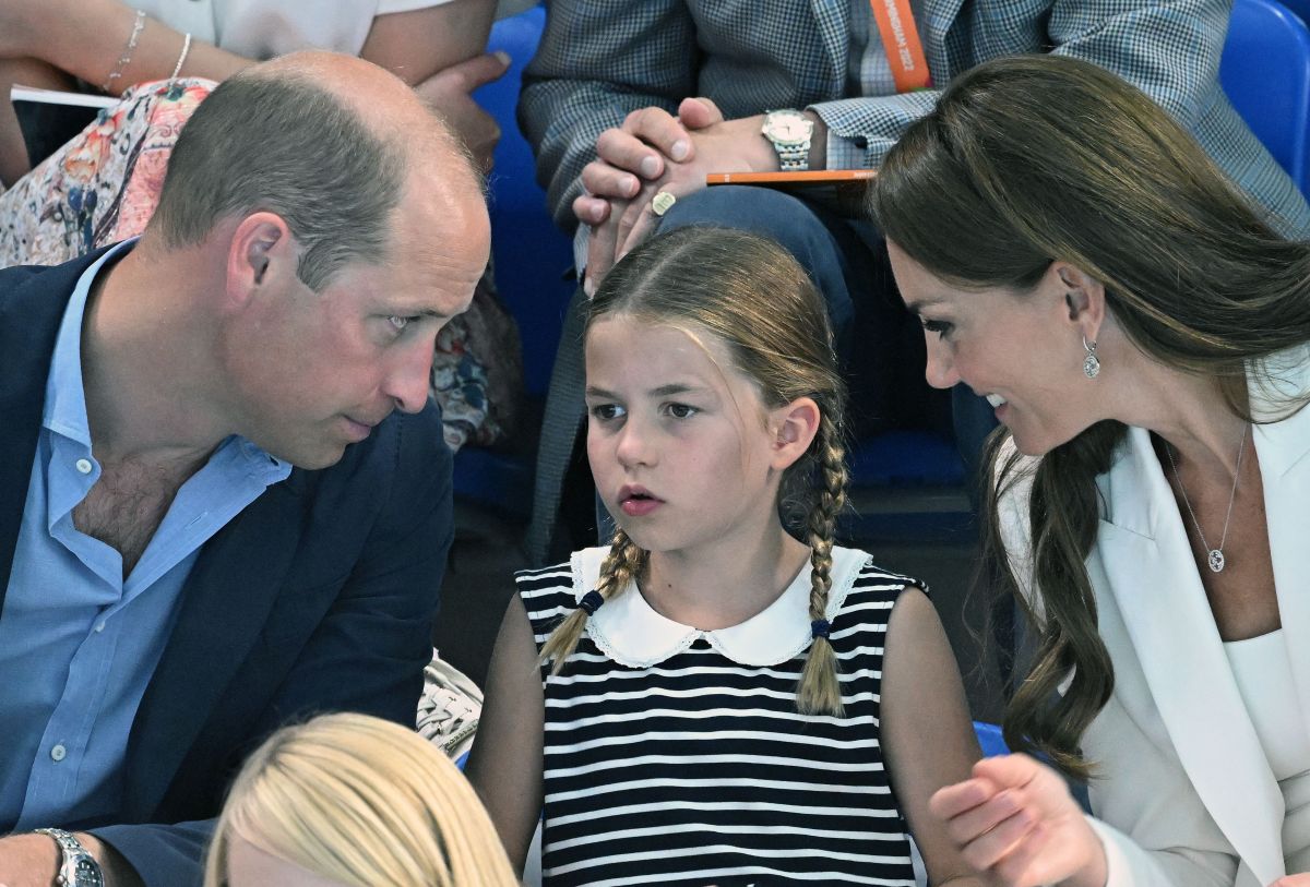 Princesa Charlotte y los príncipes de Gales, William y Kate.