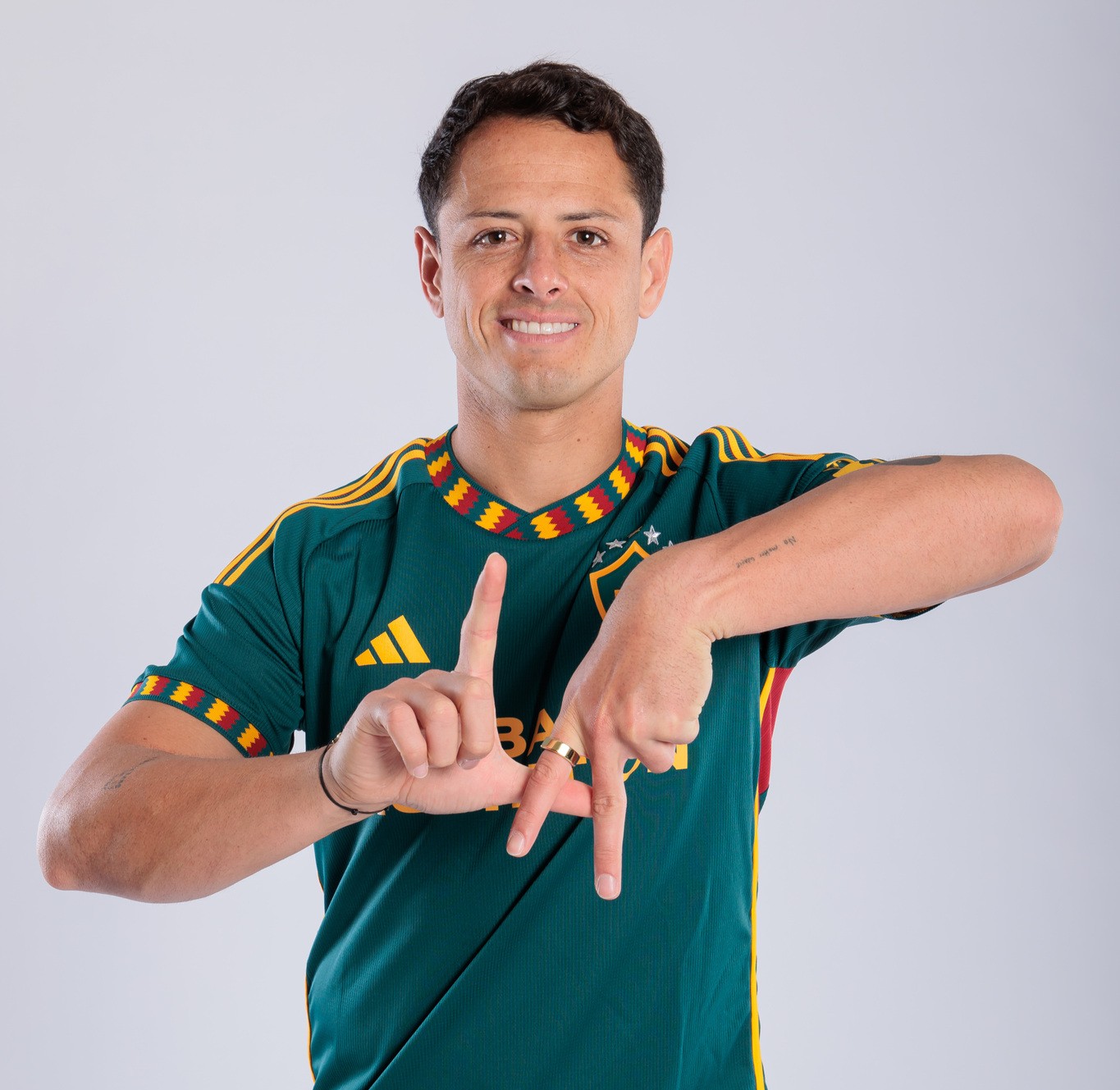 LA Galaxy y Chicharito presentan su nueva camiseta para la temporada 2023  de la MLS - AS USA