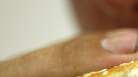 La adicción a la comida chatarra también se detectó en el 23% de los hombres cuya su salud mental es regular o mala