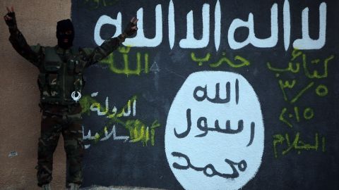 Condenan a 10 años de cárcel a estadounidense por intentar viajar al extranjero para unirse a ISIS