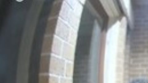 La Policía de Houston busca al hombre en el video.