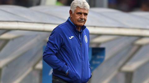 El Tuca Ferretti en su debut en el banquillo de Cruz Azul.