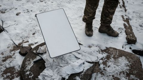 Empresa de Elon Musk prohíbe a Ucrania el uso de su internet satelital para la guerra
