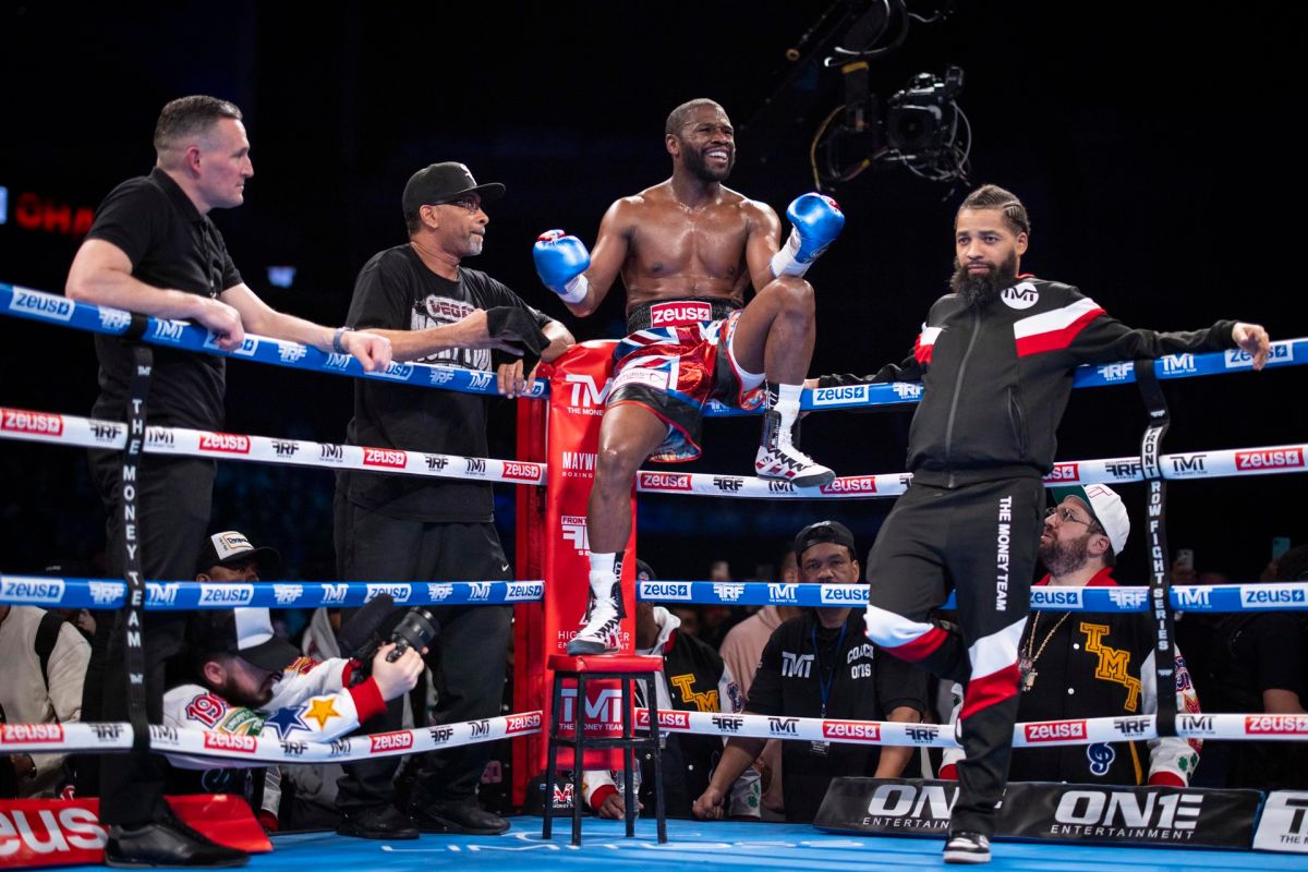 Floyd Mayweather showed off without surprises against Aaron Chalmers and even had time to dance in the ring