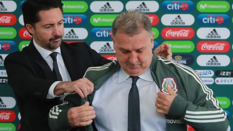 Martino lleva más de un mes fuera del banquillo mexicano.