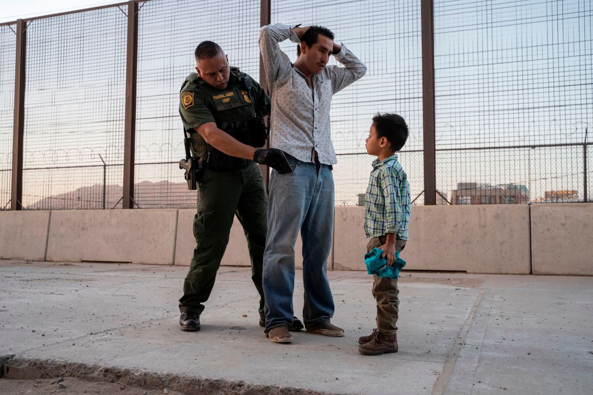 Los niños inmigrantes eran separados de sus familiares durante el gobierno de Donald Trump.