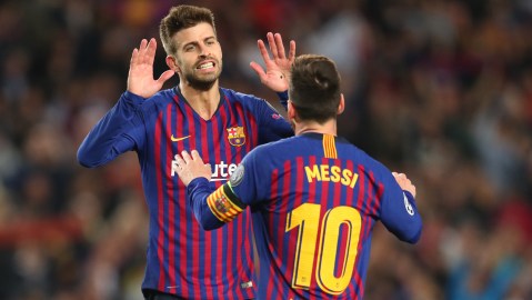 Gerard Piqué y Lionel Messi con el FC Barcelona en 2019.