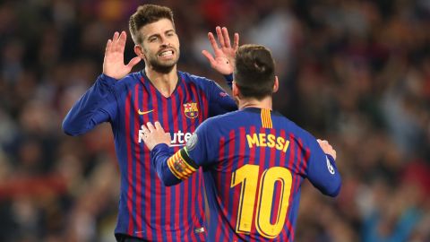 Gerard Piqué y Lionel Messi con el FC Barcelona en 2019.