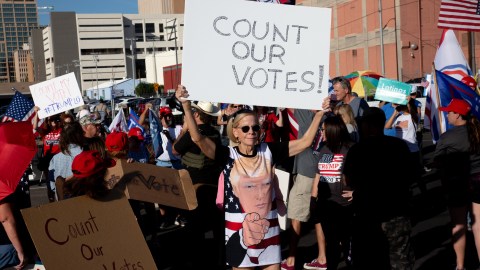 Electores y figuras políticas de Arizona están acusando de fraude electoral desde las elecciones de 2020.