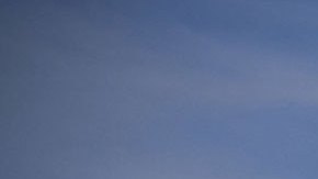 VIDEO: Joe Biden tropieza otra vez en escaleras antes de abordar el Air Force One a su regreso de Polonia a EE.UU.