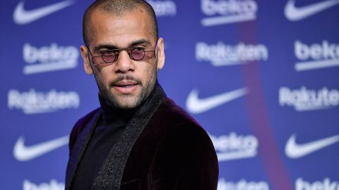 Dani Alves en su presentación con el FC Barcelona.