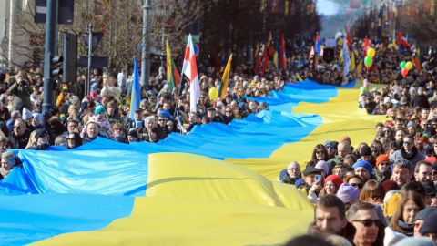 Protesta contra la invasión rusa a Ucrania en Vilnius, Lituania, el 11 de marzo de 2022.