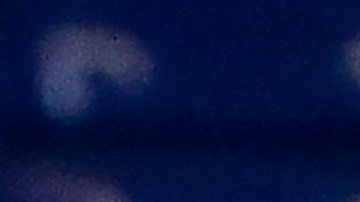 Thibaut Courtois (D) y Karim Benzema (I).