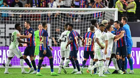 Jugadores del Real Madird y FC Barcelona en un partido amistoso en Estados Unidos.