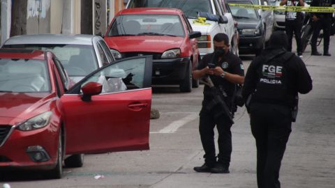 Asesinan a tiros a maestra en México fuera de la escuela y se desata pánico entre alumnos