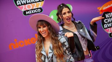 MEXICO CITY, MEXICO - AUGUST 27: Hanna Nicole and Ashley Grace of Ha*Ash pose during the orange carpet of the Nickelodeon Kids Choice Awards Mexico 2022 at Auditorio Nacional on August 27, 2022 in Mexico City, Mexico. (Photo by Pedro Mera/Getty Images)