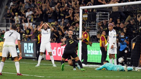 Partido entre LA Galaxy y LAFC en la MLS 2022.