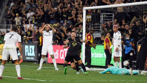 Partido entre LA Galaxy y LAFC en la MLS 2022.