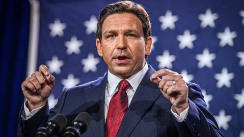 Ron DeSantis anunció nuevas medidas contra indocumentados..