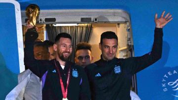 Lionel Messi y Lionel Scaloni tras la Copa del Mundo.