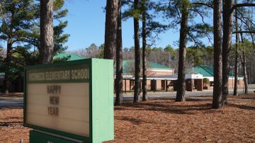 Alumno en la misma escuela de Virginia donde niño de 6 años le disparó a maestra amenazó con otro tiroteo