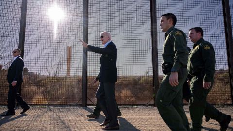 Biden visitó la frontera sur en enero, al tiempo de ordenar nuevas medidas migratorias.