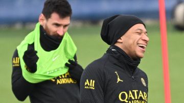 Messi y Mbappé en entrenamiento del PSG.