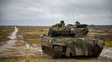 Alemania exhibe los Leopard que entregará a Ucrania