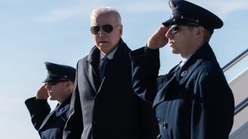 Biden felicitó a los pilotos de combate por derribar un globo espía chino frente a la costa este.