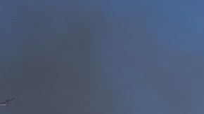 Residentes en Ohio dicen no confiar en autoridades y temen por su vida tras descarrilamiento de tren y derrame químico