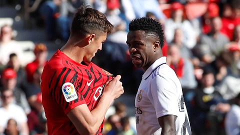 Antonio Raíllo provocó al brasileño durante el partido.