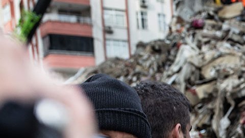 Joe Biden lamenta la pérdida de vidas en terremoto de Turquía y Siria y ofrece ayuda de Estados Unidos
