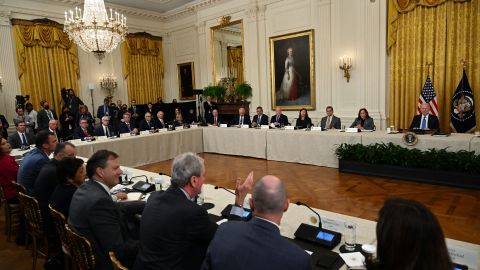 Biden y Harris recibieron a los gobernadores en la Casa Blanca.