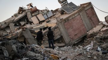 Turquía arresta a contratistas de la construcción, mientras la esperanza de encontrar sobrevivientes se desvanece